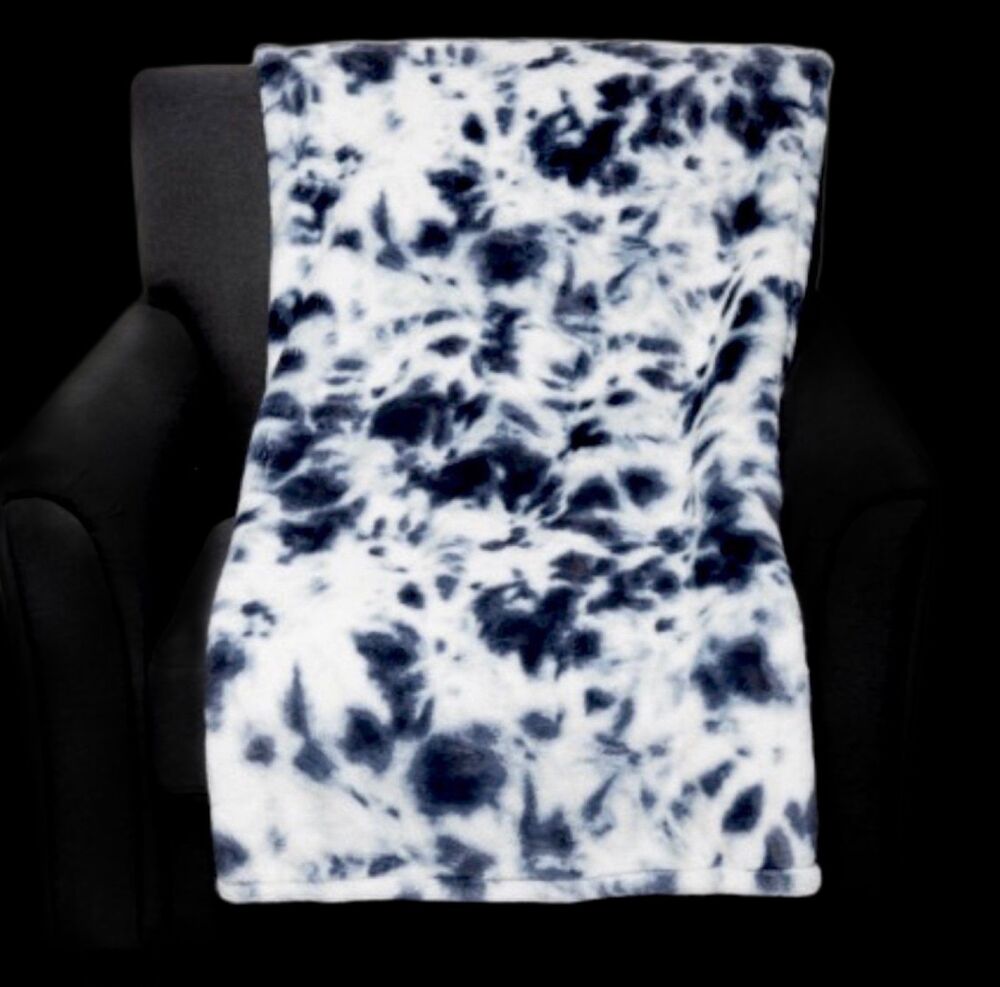 Oversized Black & White Tie-Dye Throw Blanket